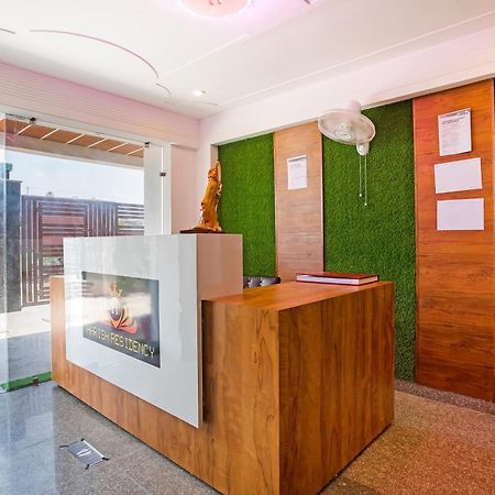 فندق Capital O Harish Residency غورغاون المظهر الخارجي الصورة