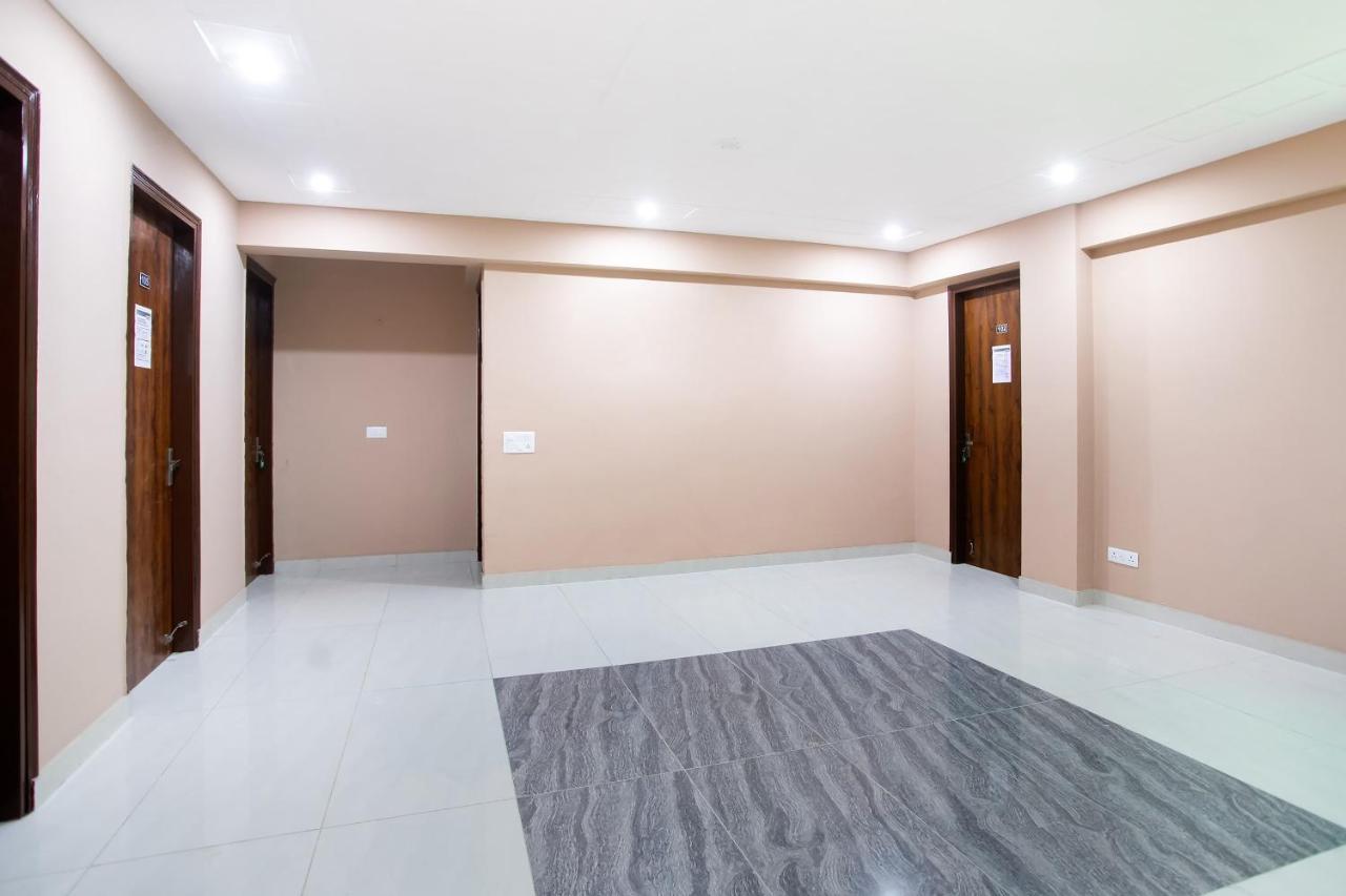 فندق Capital O Harish Residency غورغاون المظهر الخارجي الصورة