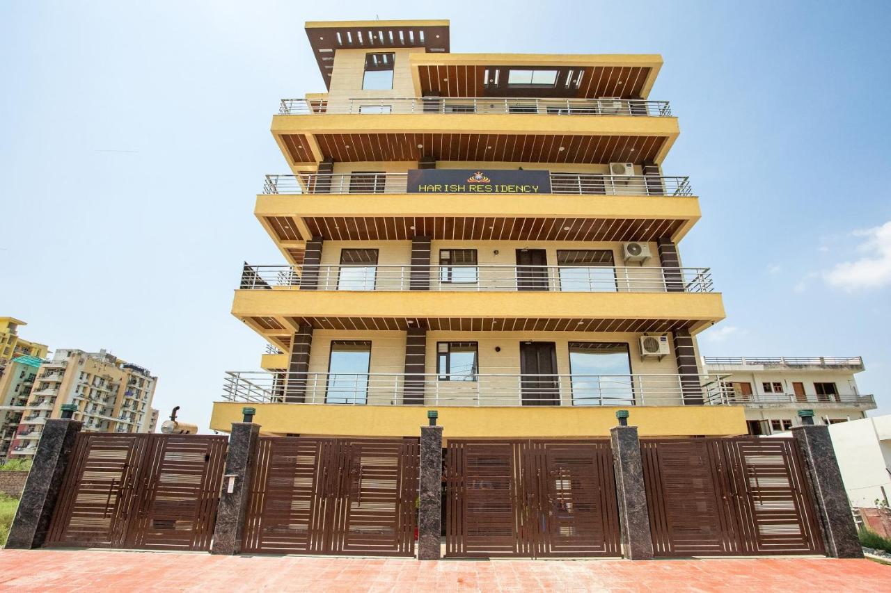 فندق Capital O Harish Residency غورغاون المظهر الخارجي الصورة