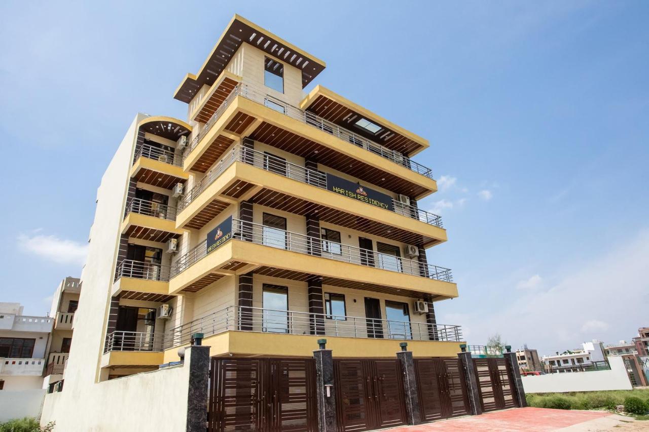 فندق Capital O Harish Residency غورغاون المظهر الخارجي الصورة