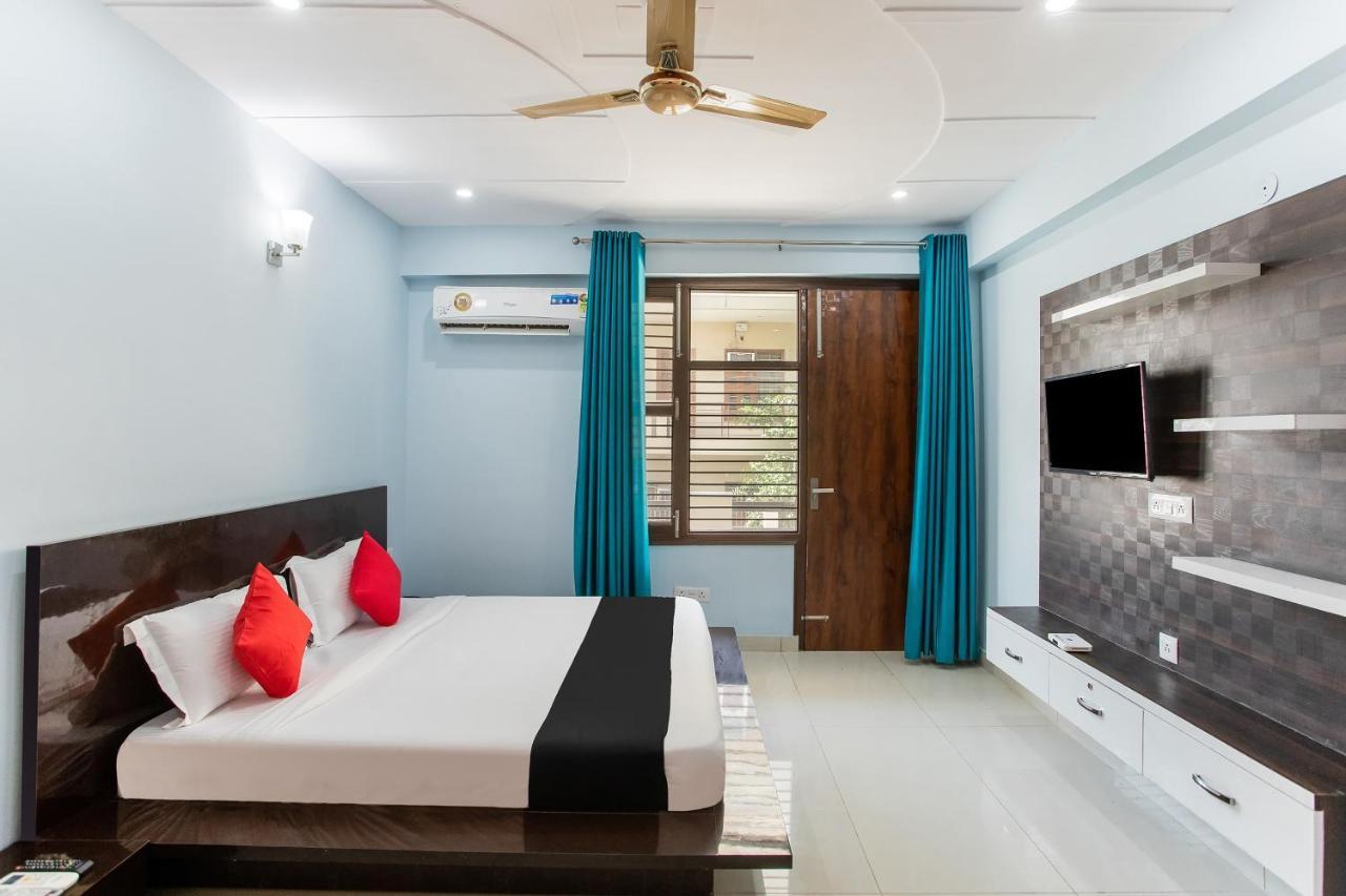 فندق Capital O Harish Residency غورغاون المظهر الخارجي الصورة