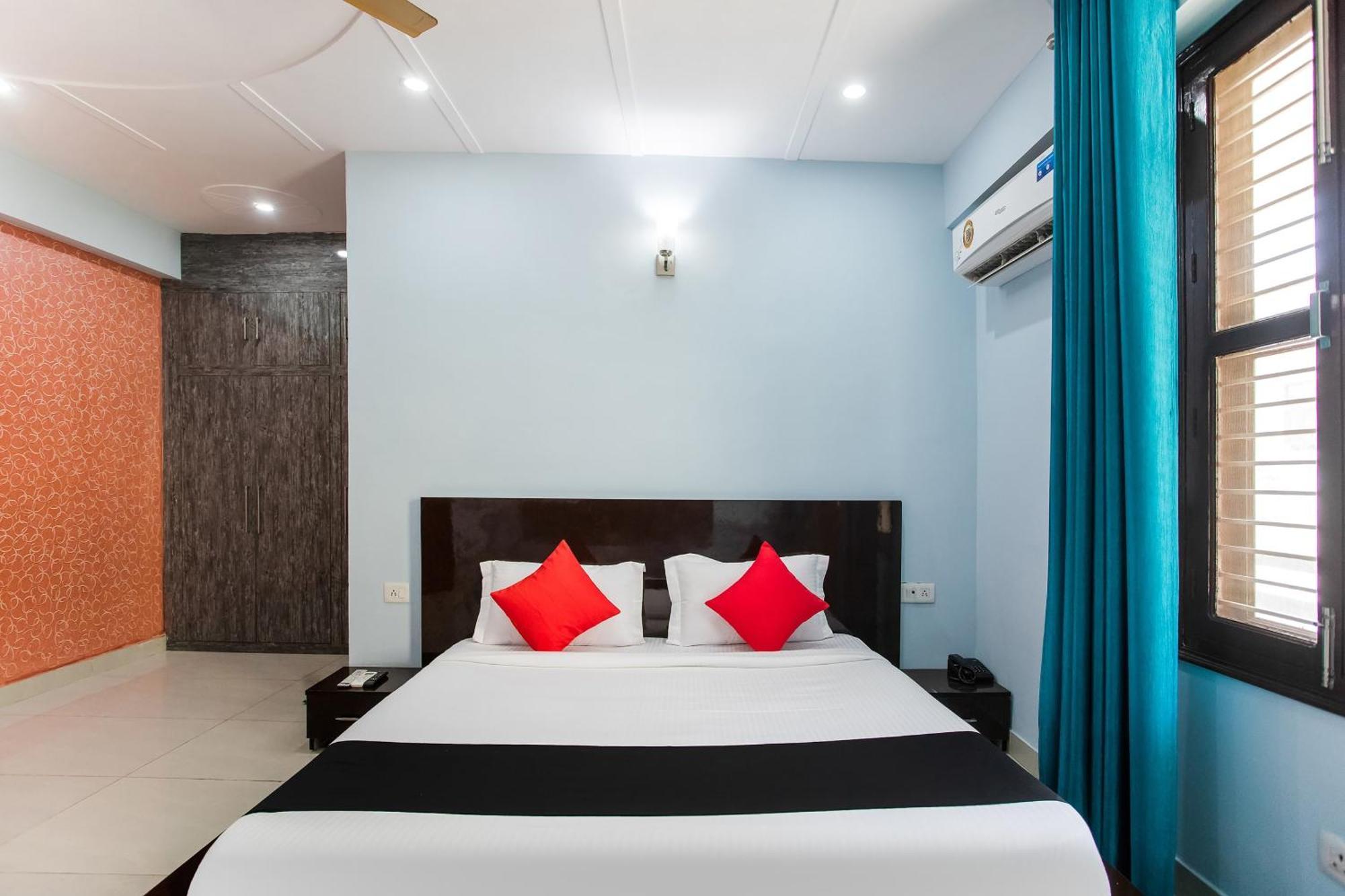 فندق Capital O Harish Residency غورغاون المظهر الخارجي الصورة