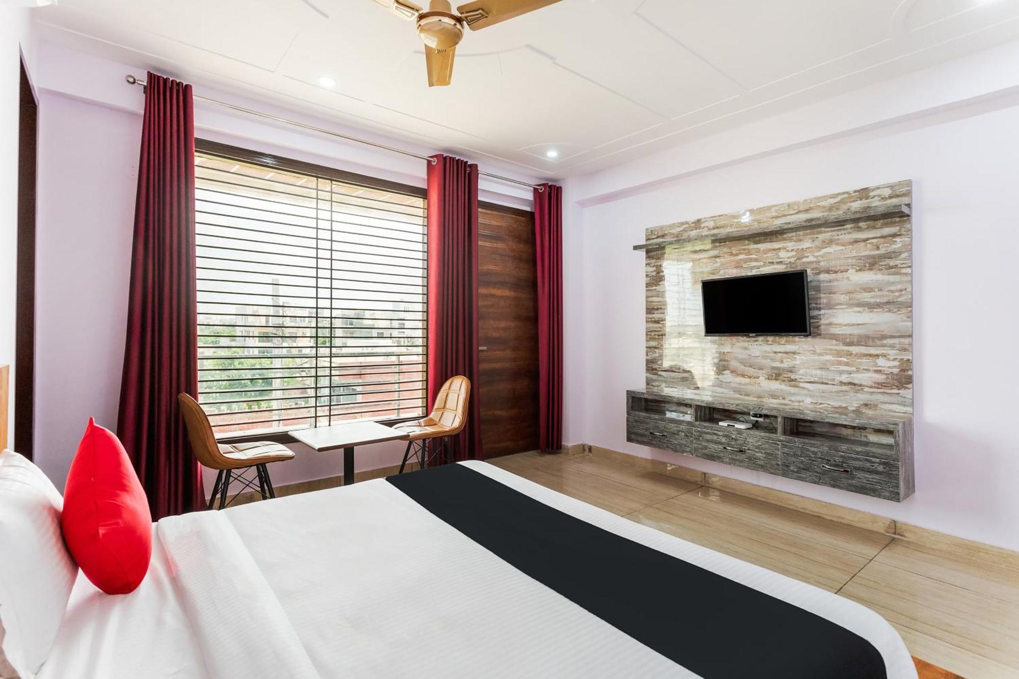 فندق Capital O Harish Residency غورغاون المظهر الخارجي الصورة