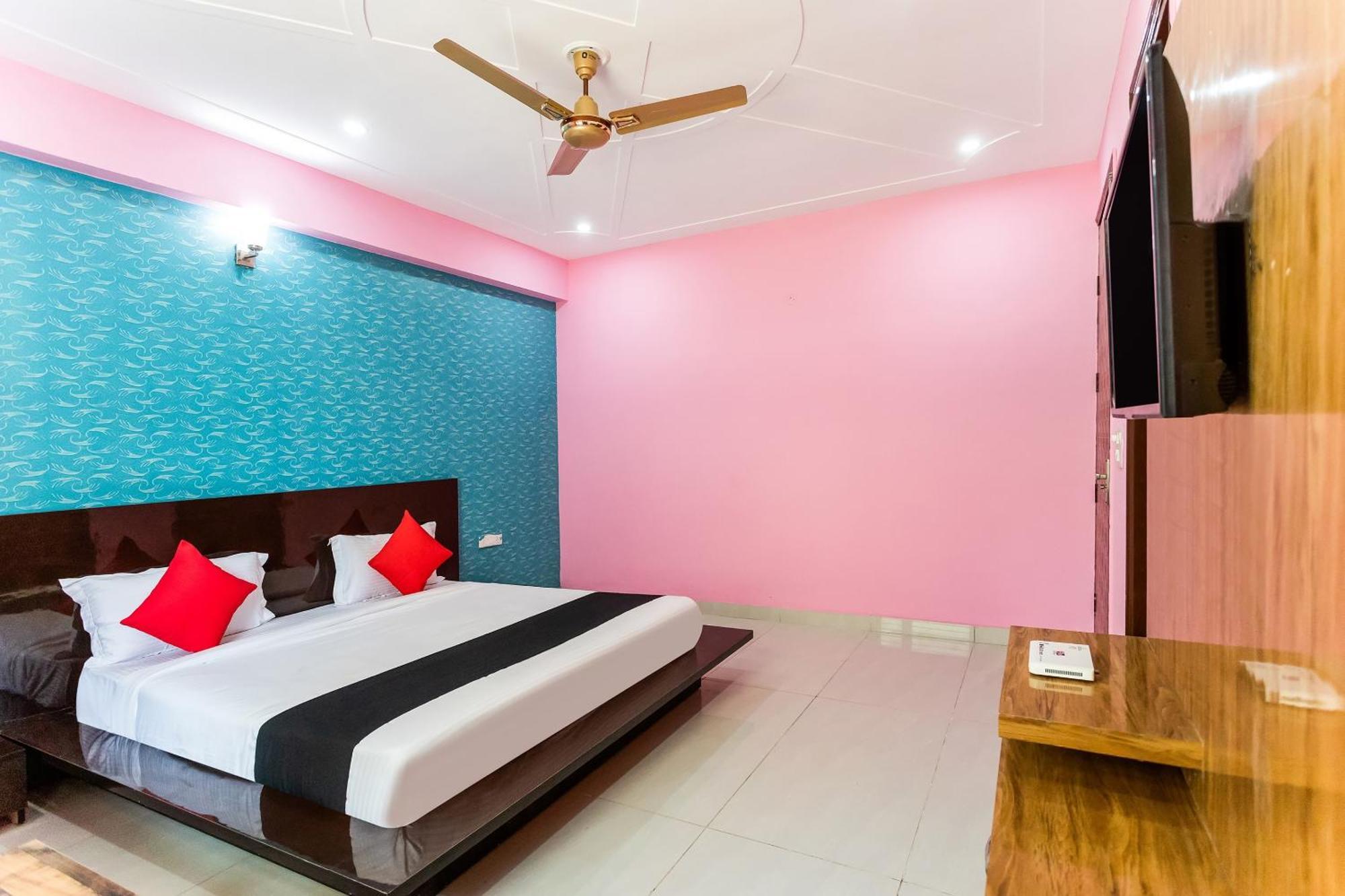 فندق Capital O Harish Residency غورغاون المظهر الخارجي الصورة