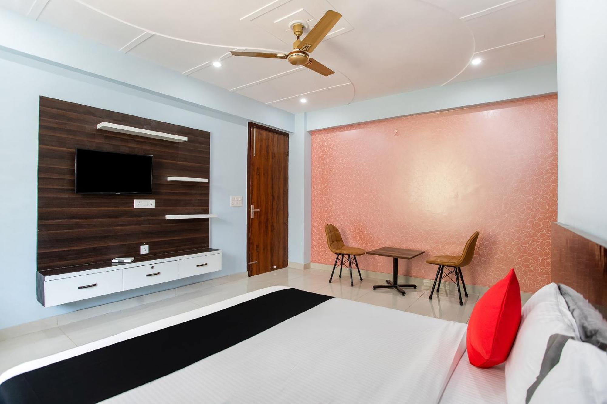 فندق Capital O Harish Residency غورغاون المظهر الخارجي الصورة