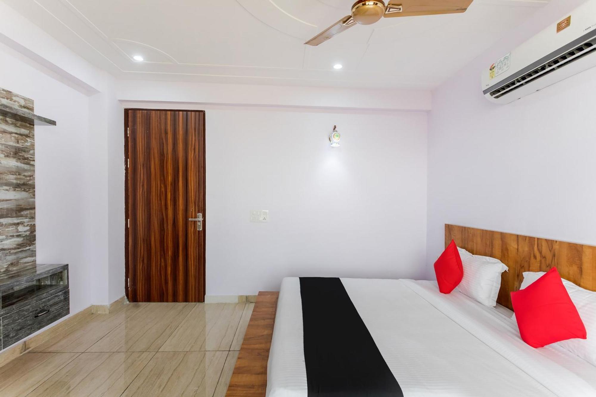 فندق Capital O Harish Residency غورغاون المظهر الخارجي الصورة