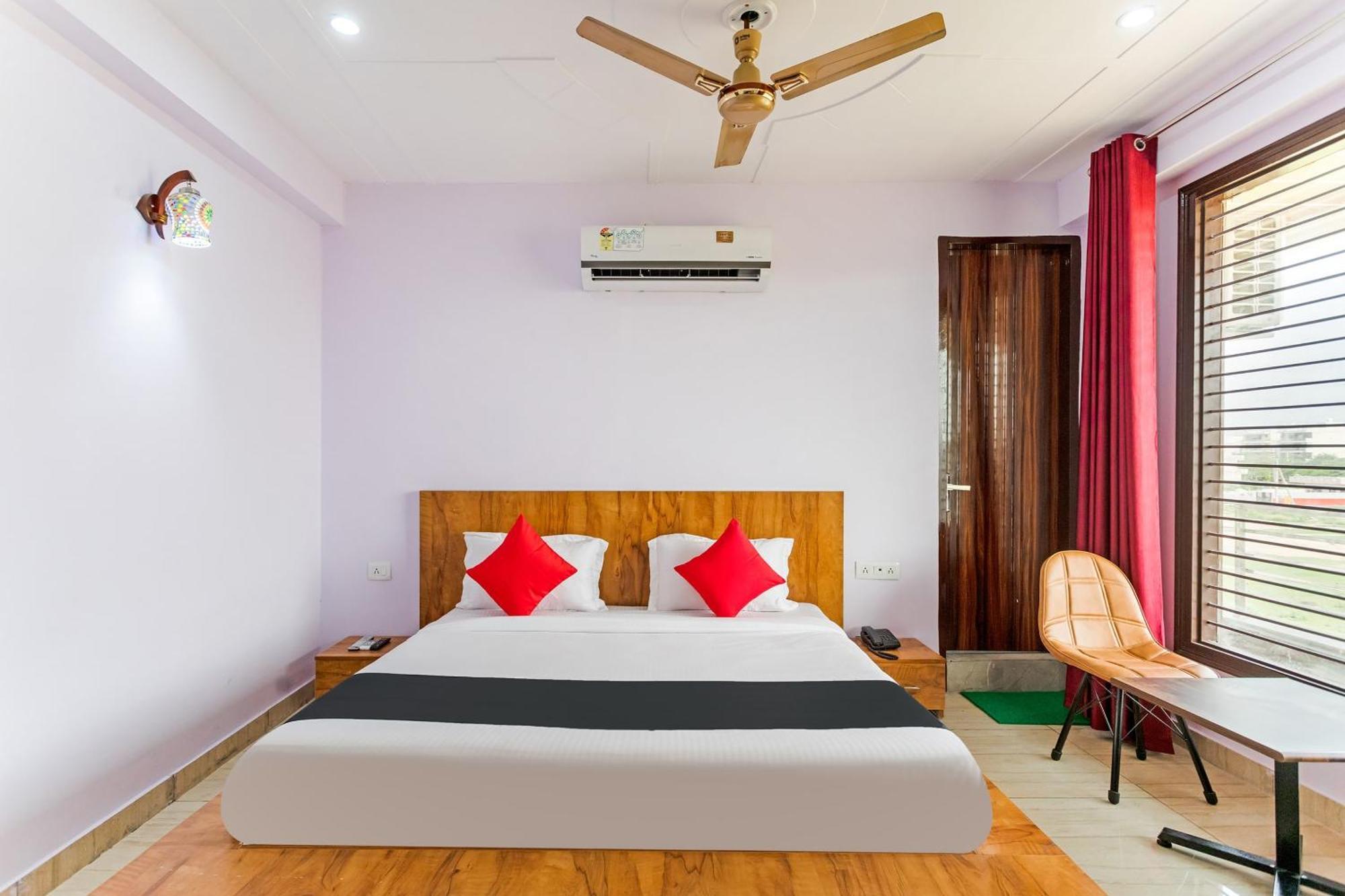 فندق Capital O Harish Residency غورغاون المظهر الخارجي الصورة