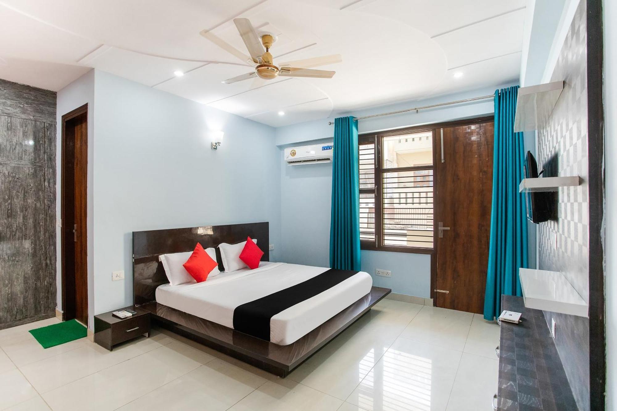 فندق Capital O Harish Residency غورغاون المظهر الخارجي الصورة