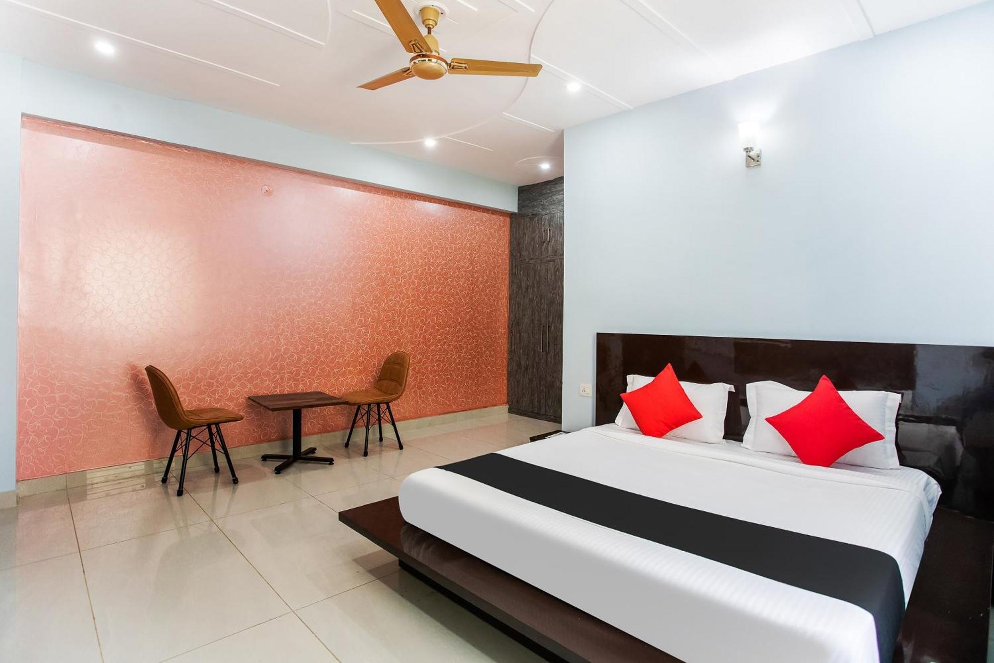 فندق Capital O Harish Residency غورغاون المظهر الخارجي الصورة